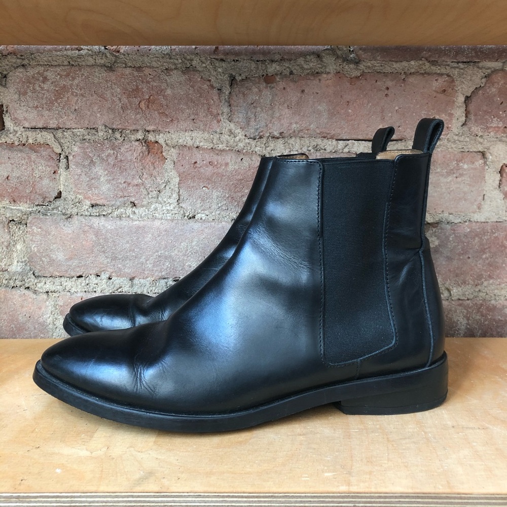 Everlane modern Chelsea boot, black leather